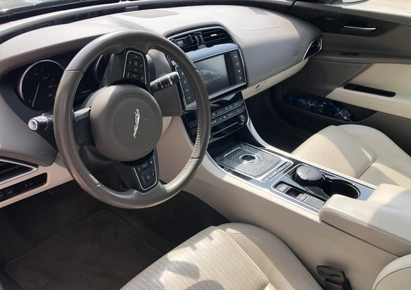 Jaguar XE cena 73000 przebieg: 126899, rok produkcji 2016 z Sosnowiec małe 191